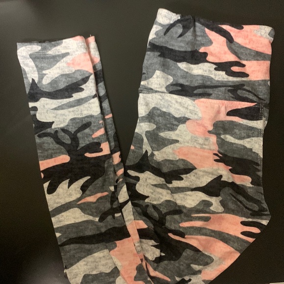 Two Soft Kiss Leggings for 1 Price! - Medium - Picture 2 of 5